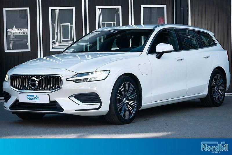 Vit Begagnad 2021 Volvo V60 Inscription Kombi | 229 800 kr (Bra pris) - Bild 1/4