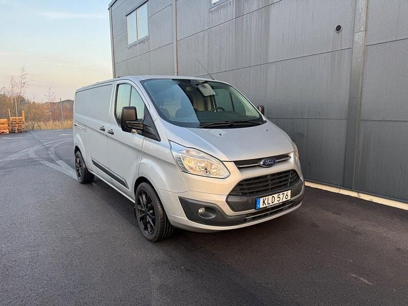 Grå (grå metallic) Begagnad 2017 Ford Transit Custom Van | 149 900 kr (Superpris) - Bild 1/4