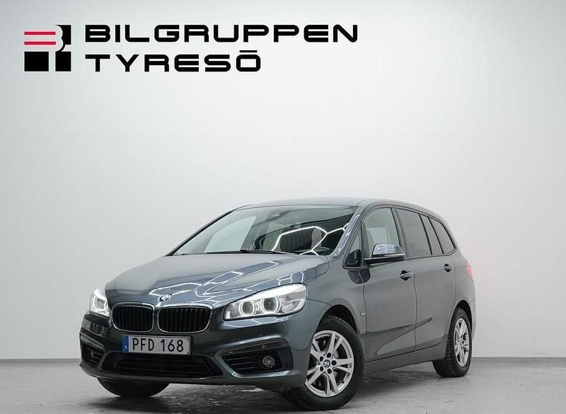 Grå Begagnad 2017 BMW 218 Gran Tourer Sport Line Minibuss | 159 900 kr (Lite dyr) - Bild 1/4