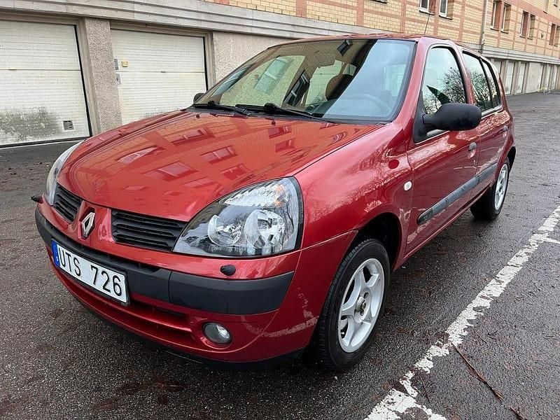 Begagnad 2004 Renault Clio II Halvkombi | 20 000 kr (Marknadspris) - Bild 1/4