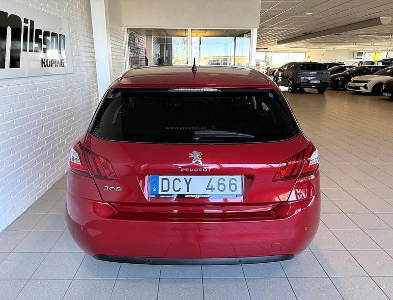Begagnad Peugeot 308 Allure 125 HK (91 kW) 2013 Röd Halvkombi