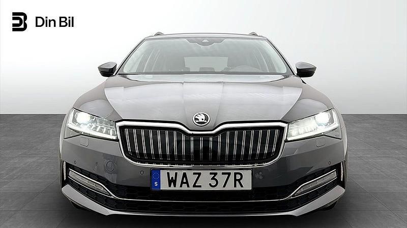 Begagnad Skoda Superb Business Line 156 HK (114 kW) 2023 Grå Kombi