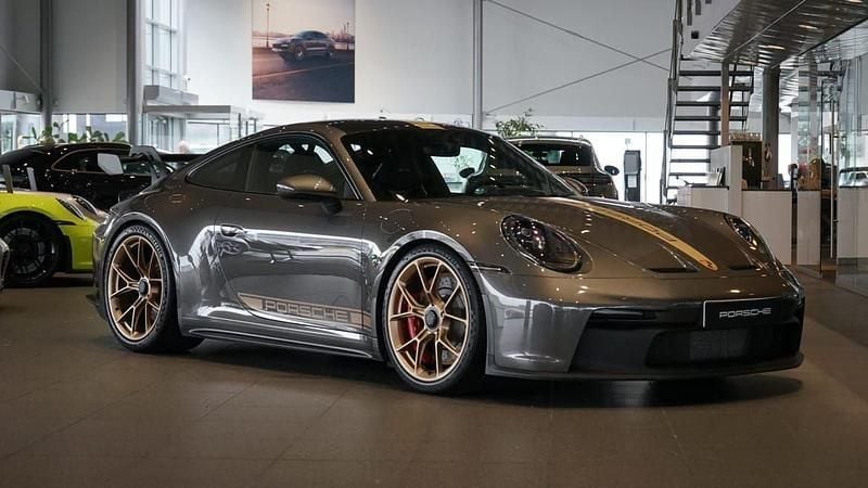 Mörkgrå (grå) Begagnad 2022 Porsche 911 GT3 Sportkupé | 2 095 000 kr (Marknadspris) - Bild 1/4