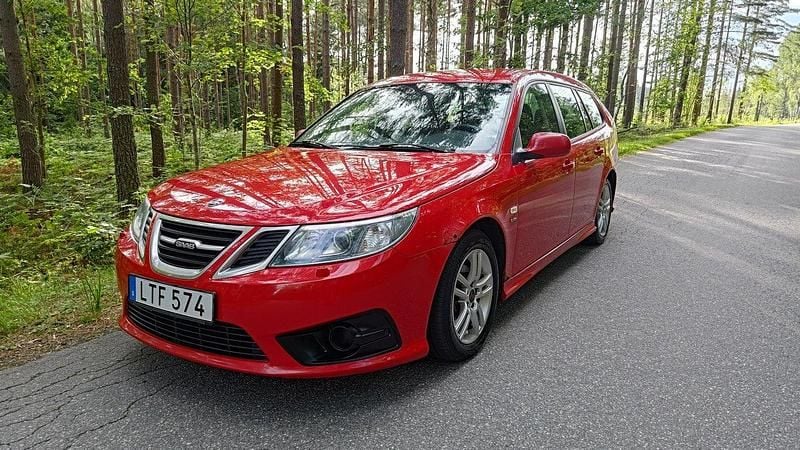 Röd Begagnad 2012 Saab 9-3 Griffin Kombi | 45 000 kr (Superpris) - Bild 1/4