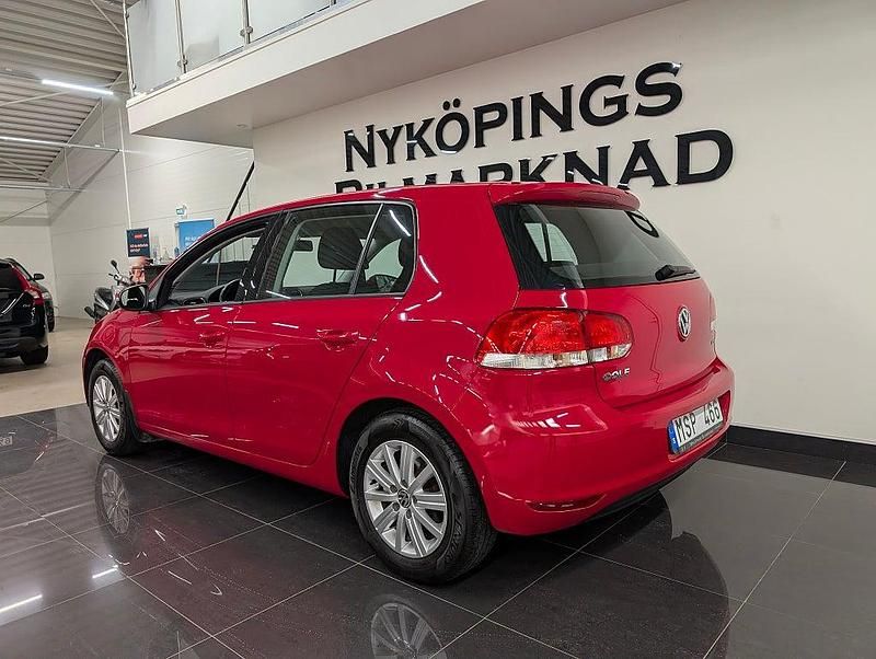 Begagnad VW Golf VII 102 HK (75 kW) 2012 Röd Halvkombi