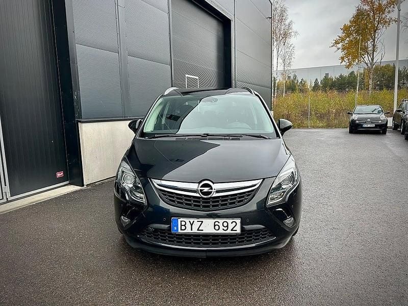 Begagnad Opel Zafira Tourer 131 HK (96 kW) 2012 Svart Minibuss