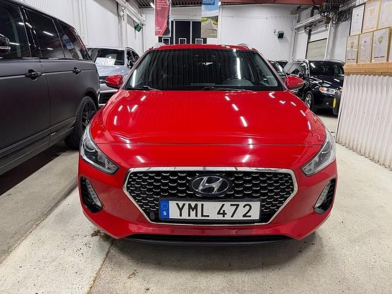 Röd Begagnad 2017 Hyundai i30 Comfort Kombi | 119 900 kr (Marknadspris) - Bild 1/4