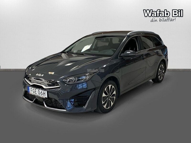 Grå Begagnad 2022 Kia Ceed Sportswagon Advance Kombi | 249 000 kr (Marknadspris) - Bild 1/4