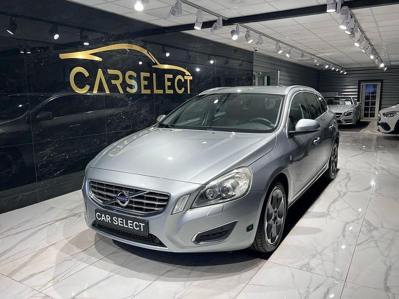 Silver Begagnad 2012 Volvo V60 Momentum Kombi | 109 900 kr (Lite dyr) - Bild 1/4