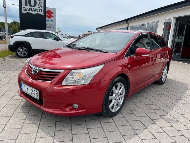 Mörkröd (röd) Begagnad 2010 Toyota Avensis Business Edition Kombi | 79 000 kr (Marknadspris) - Bild 1/4