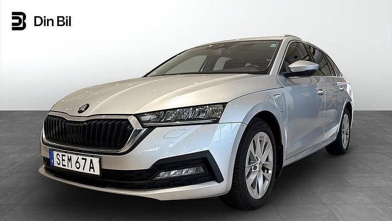 Begagnad Skoda Octavia Ambition 150 HK (110 kW) 2023 Ljusgrå Kombi