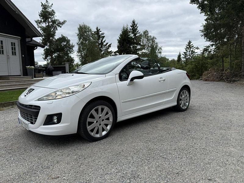 Vit Begagnad 2010 Peugeot 207 CC Cab | 70 000 kr (Marknadspris) - Bild 1/4