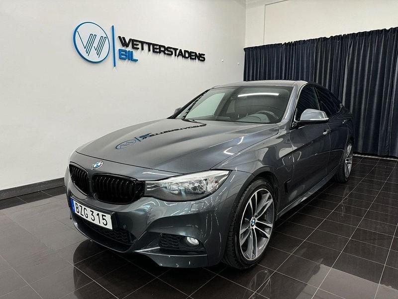 Grå ( mineralgrå metallic ) Begagnad 2014 BMW 328 Gran Turismo Comfort Edition Halvkombi | 169 000 kr - Bild 1/4