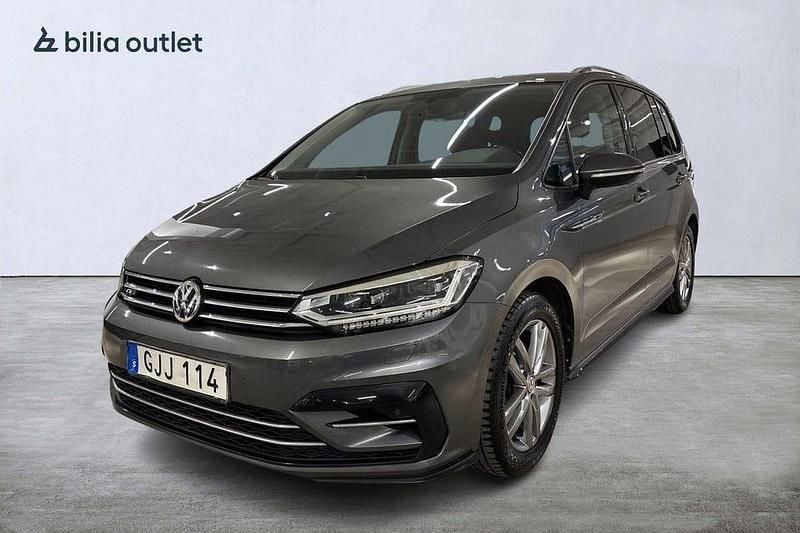 Mörkgrå Begagnad 2018 VW Touran R-line Minibuss | 254 900 kr (Marknadspris) - Bild 1/4