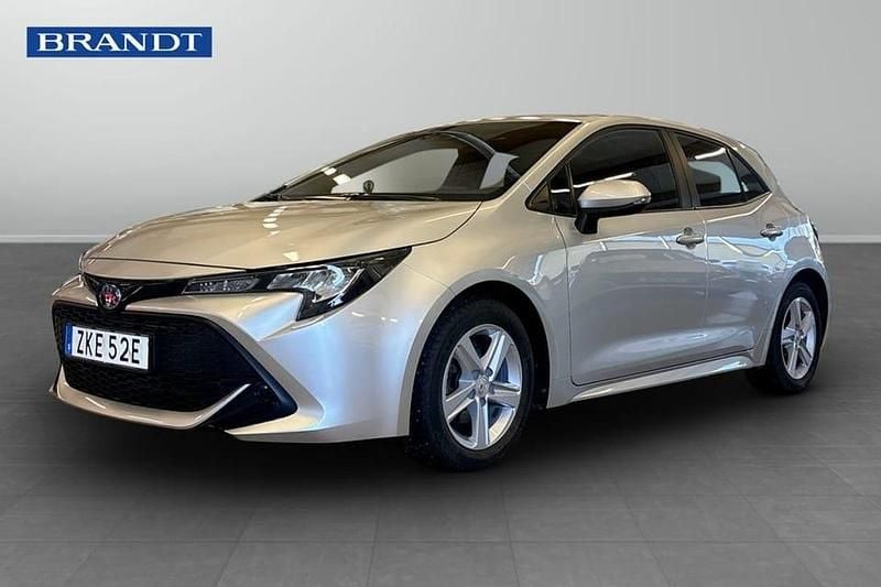 Begagnad Toyota Corolla Hybrid Life 124 HK (91 kW) 2021 Silver Halvkombi