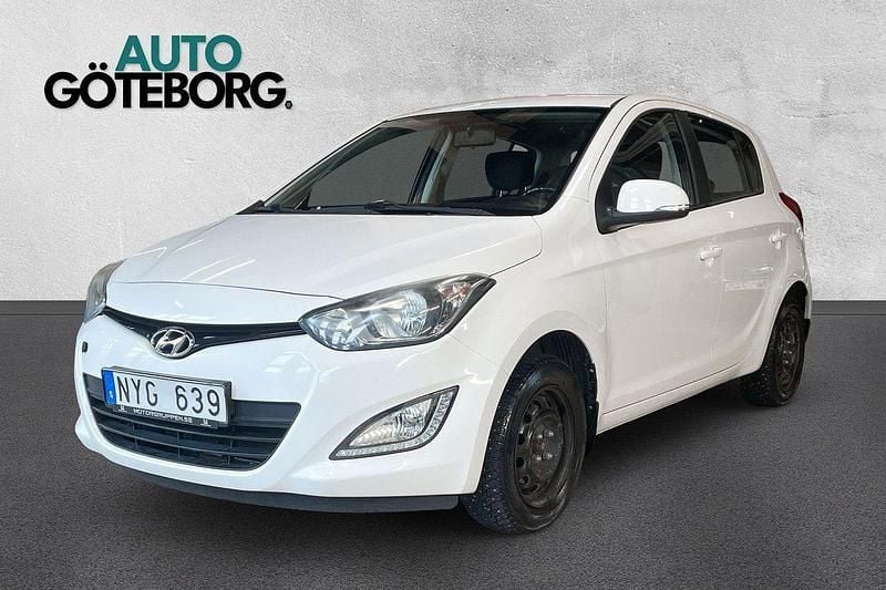 Vit Begagnad 2013 Hyundai i20 Premium Halvkombi | 49 900 kr (Marknadspris) - Bild 1/4