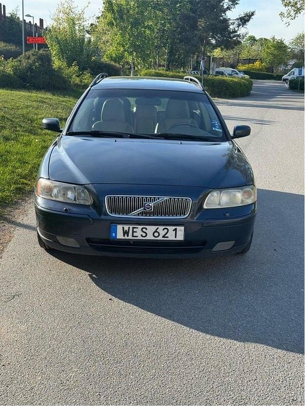 Blå Begagnad 2004 Volvo V70 Kinetic Kombi | 23 000 kr (Marknadspris) - Bild 1/4