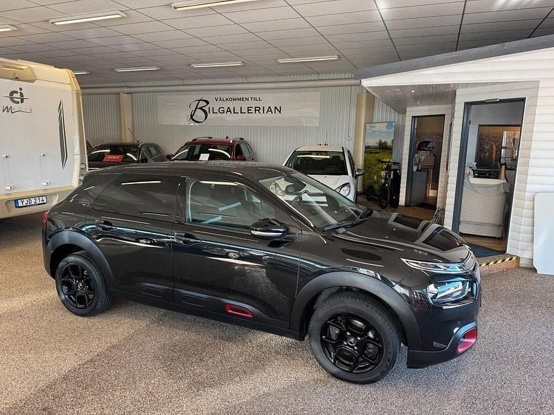 Svart Begagnad 2018 Citroën C4 Cactus PureTech Halvkombi | 129 000 kr (Marknadspris) - Bild 1/4