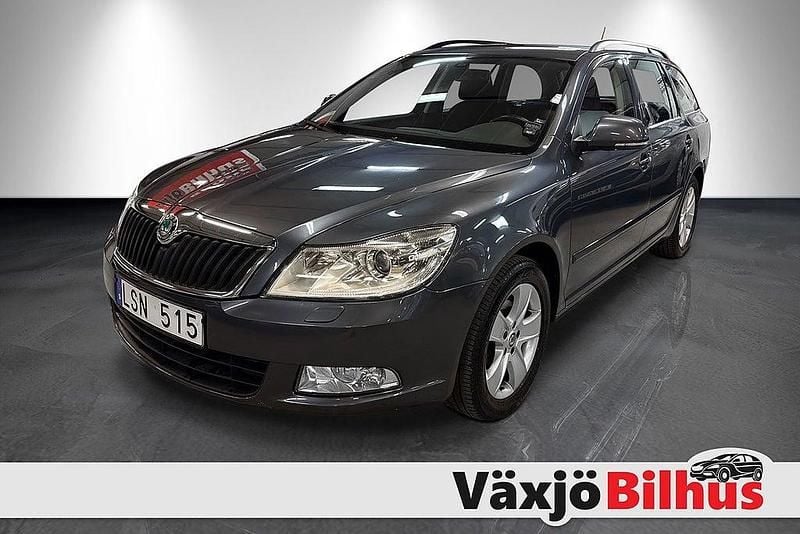Mörkgrå Begagnad 2011 Skoda Octavia Elegance Kombi | 89 900 kr (Marknadspris) - Bild 1/4