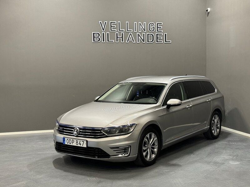 Silver Begagnad 2016 VW Passat GTE Kombi | 169 900 kr (Marknadspris) - Bild 1/4