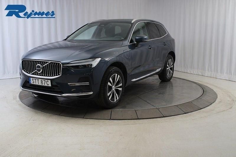 Mörkblå Begagnad 2024 Volvo XC60 Core SUV | 489 900 kr (Bra pris) - Bild 1/4