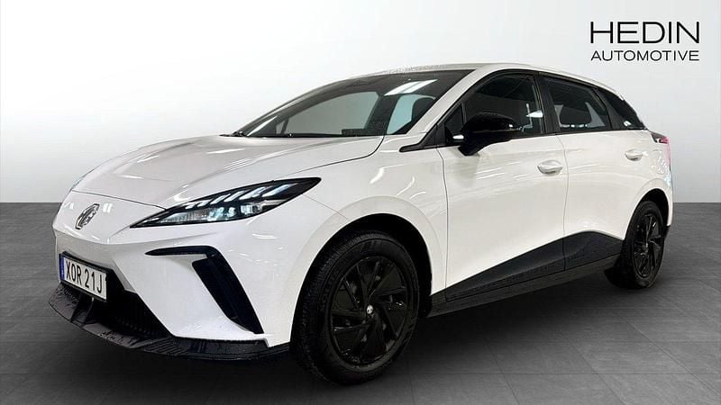 Vit (white) Begagnad 2023 MG MG4 EV Halvkombi | 259 900 kr (Marknadspris) - Bild 1/4