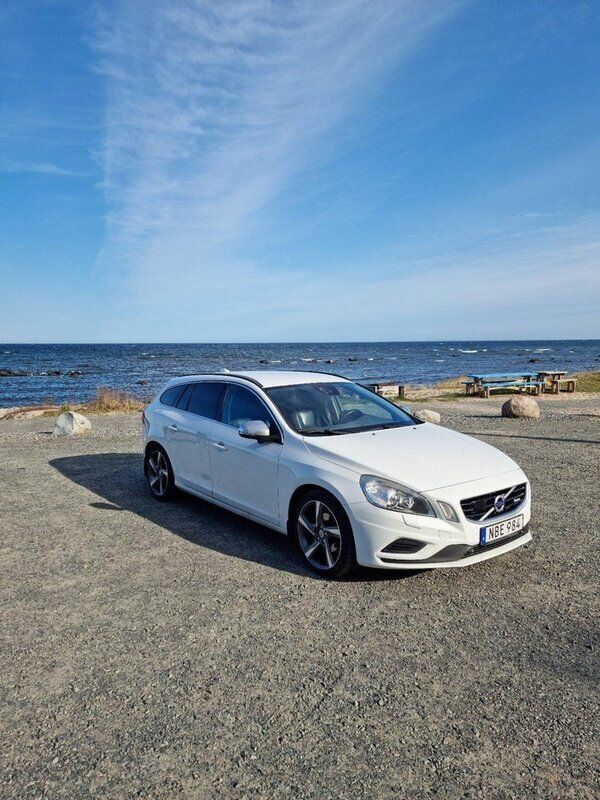 Vit Begagnad 2013 Volvo V60 R-Design Kombi | 104 999 kr (Bra pris) - Bild 1/4