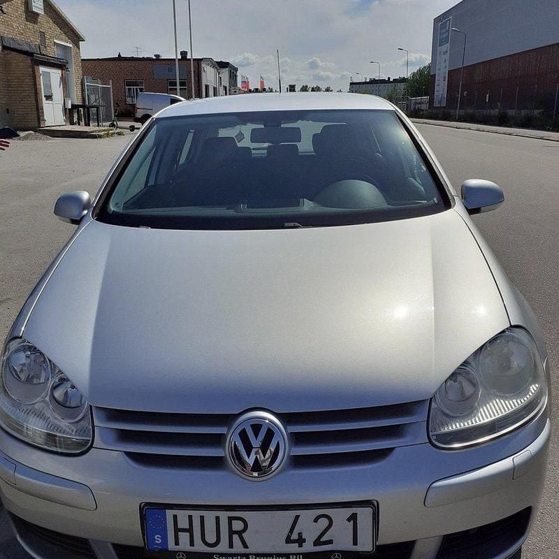 Silver Begagnad 2009 VW Golf Halvkombi | 45 000 kr (Bra pris) - Bild 1/4