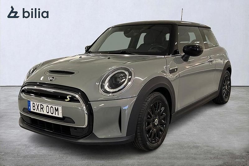 Moon walk grey metallic Begagnad 2022 Mini Cooper SE Classic Halvkombi | 179 900 kr (Marknadspris) - Bild 1/4