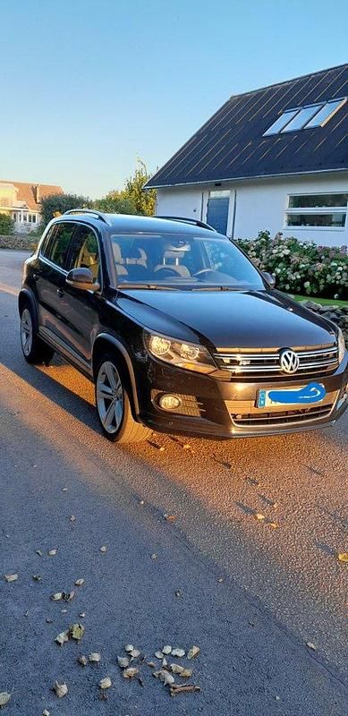 Svart Begagnad 2013 VW Tiguan Sportline SUV | 99 000 kr (Lite dyr) - Bild 1/4