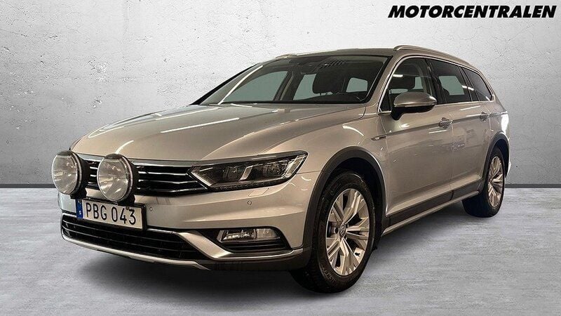 Silver Begagnad 2016 VW Passat Alltrack Kombi | 179 000 kr (Marknadspris) - Bild 1/4