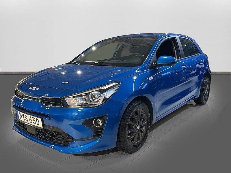 Blå Begagnad 2021 Kia Rio Advance Halvkombi | 154 900 kr (Marknadspris) - Bild 1/4
