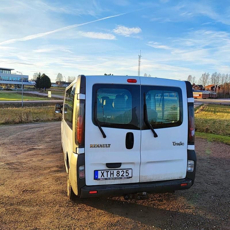 Begagnad Renault Trafic 120 HK (88 kW) 2006 Minibuss