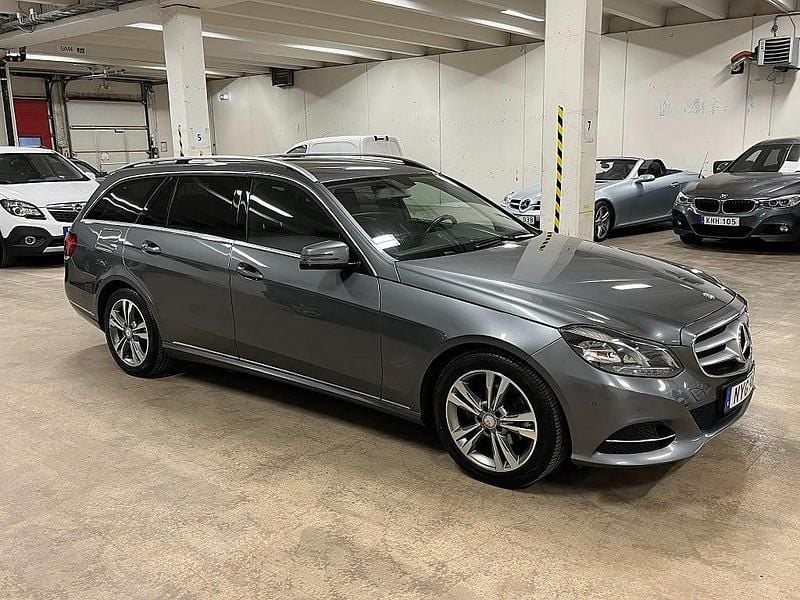 Grå Begagnad 2016 Mercedes E220 Avantgarde Kombi | 209 800 kr (Bra pris) - Bild 1/4