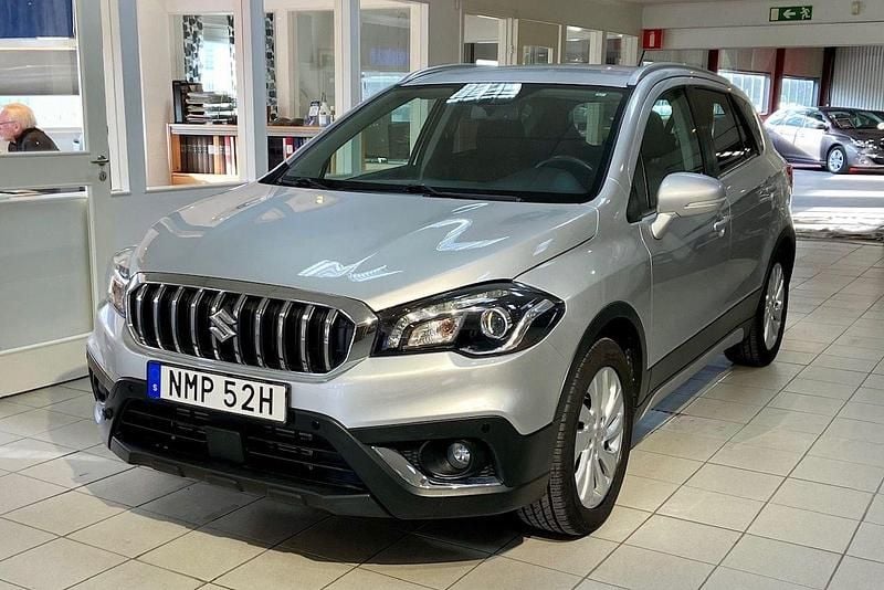 Svart (silver) Begagnad 2020 Suzuki SX4 S-Cross SUV | 189 800 kr (Marknadspris) - Bild 1/3