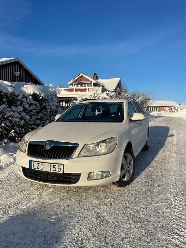Begagnad 2012 Skoda Octavia Kombi | 67 000 kr (Marknadspris) - Bild 1/4