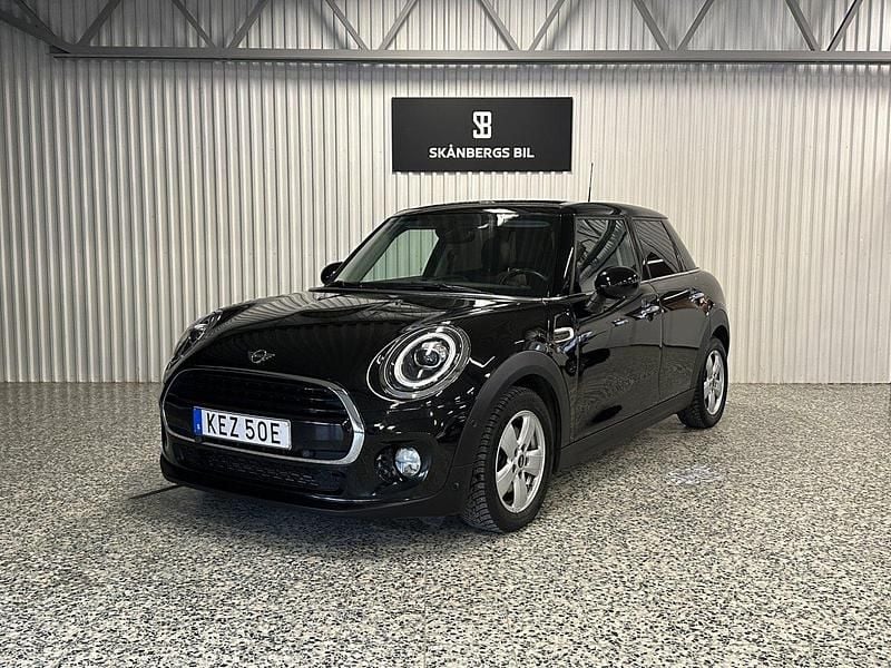 Svart Begagnad 2019 Mini Cooper Halvkombi | 194 900 kr (Marknadspris) - Bild 1/4