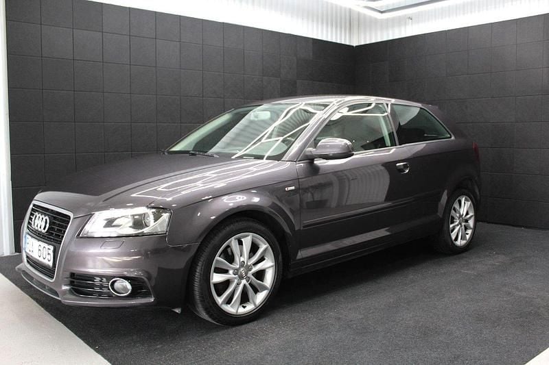 Begagnad Audi A3 S-Line 200 HK (147 kW) 2012 Grå Halvkombi