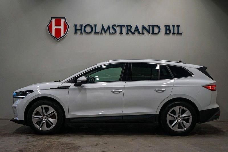 Vit Begagnad 2023 Skoda Enyaq iV SUV | 364 900 kr (Superpris) - Bild 1/4
