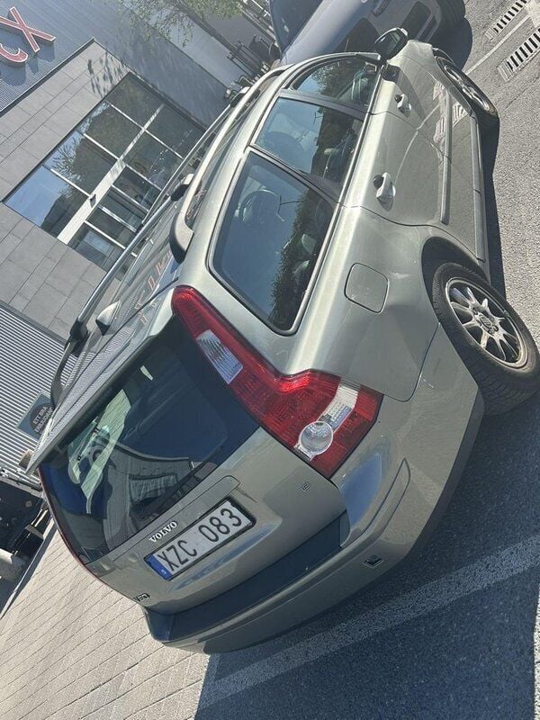 Grön Begagnad 2007 Volvo V50 Kombi | 32 000 kr (Marknadspris) - Bild 1/4