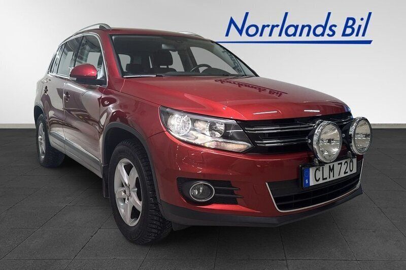 Röd Begagnad 2014 VW Tiguan SUV | 139 000 kr (Marknadspris) - Bild 1/4