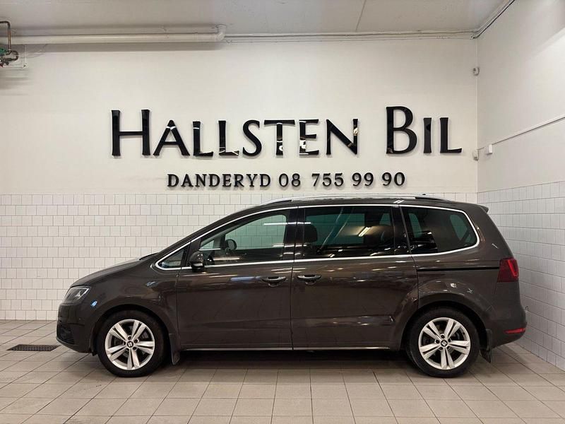 Mörkbrun Begagnad 2016 Seat Alhambra 4Drive Minibuss | 179 900 kr (Marknadspris) - Bild 1/4