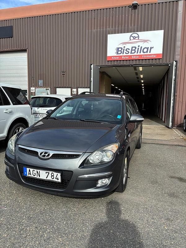 Grå Begagnad 2009 Hyundai i30 Kombi | 31 000 kr (Marknadspris) - Bild 1/4