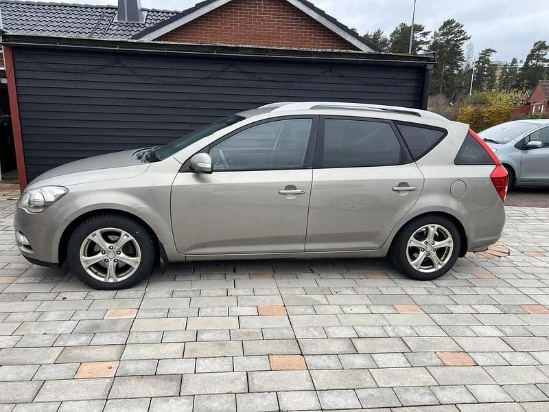 Silver Begagnad 2011 Kia Ceed Sportswagon Kombi | 29 000 kr (Marknadspris) - Bild 1/4