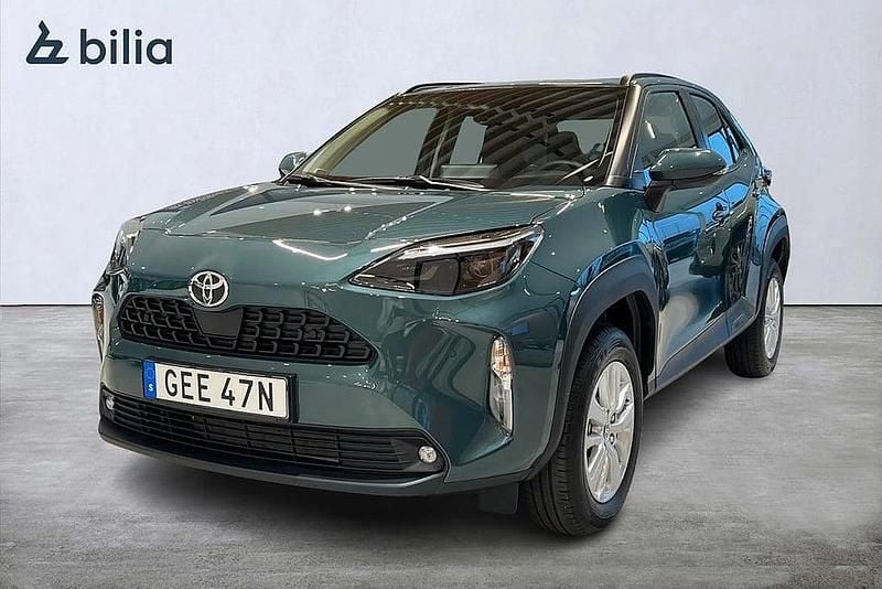 Grön Ny 2025 Toyota Yaris Cross Active SUV | 304 900 kr (Marknadspris) - Bild 1/3