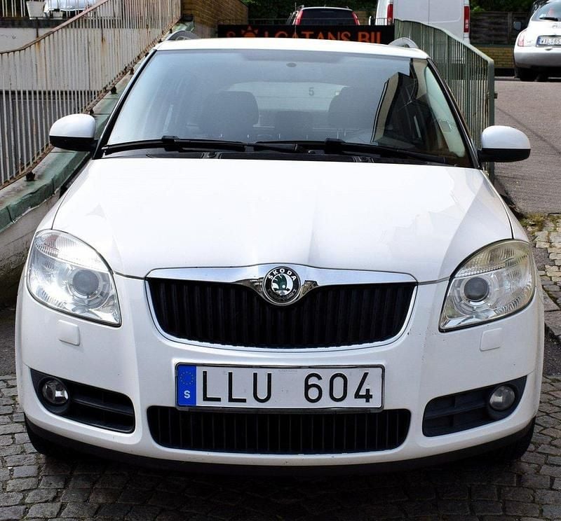Vit Begagnad 2010 Skoda Fabia Kombi | 39 800 kr (Marknadspris) - Bild 1/4