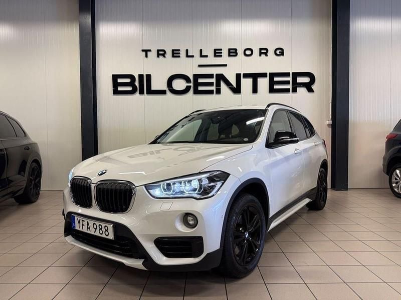 Vit Begagnad 2016 BMW X1 Sport Line SUV | 249 900 kr (Dyr) - Bild 1/4