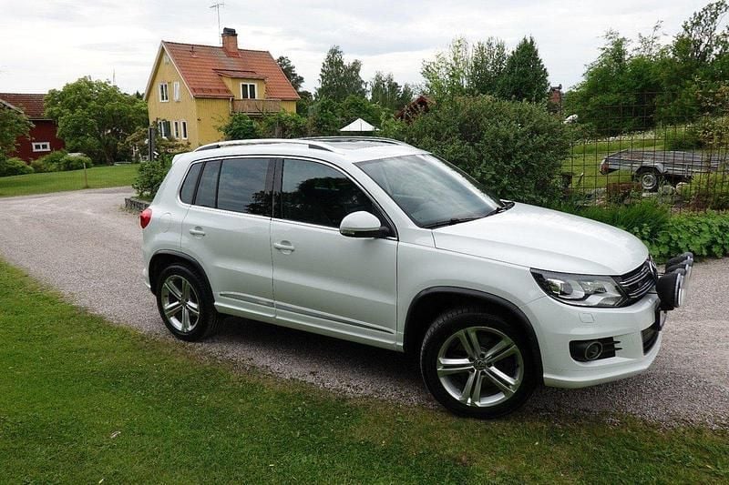 Vit Begagnad 2016 VW Tiguan Sportline SUV | 205 000 kr (Superpris) - Bild 1/4