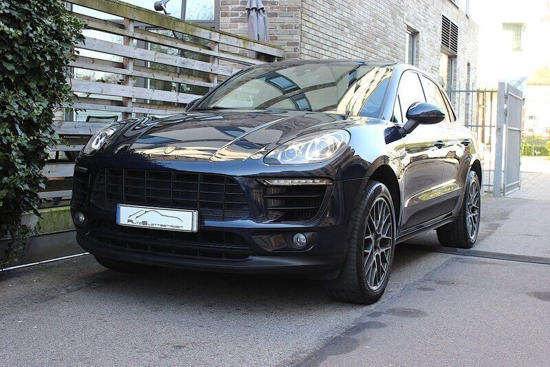 Mörkblå Begagnad 2018 Porsche Macan S SUV | 445 000 kr (Lite dyr) - Bild 1/4