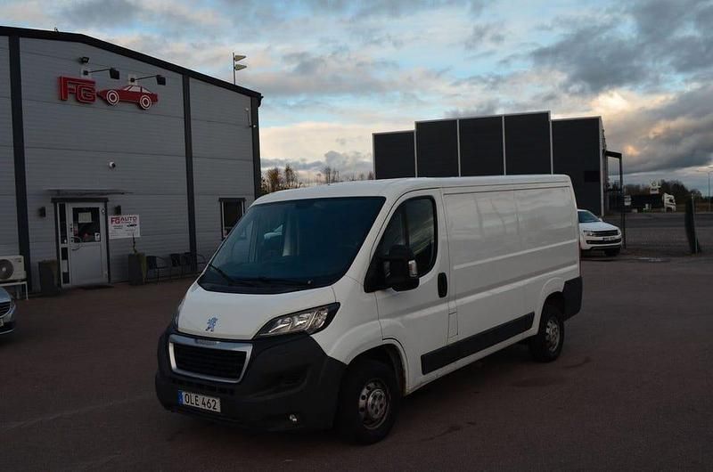 Vit Begagnad 2015 Peugeot Boxer Van | 99 900 kr (Marknadspris) - Bild 1/4